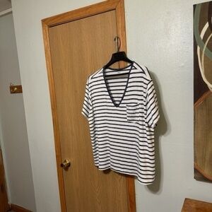 a.n.a Size 2X White & Blue w/Stripes Short Sleeve V-Neck Knit Top - EUC